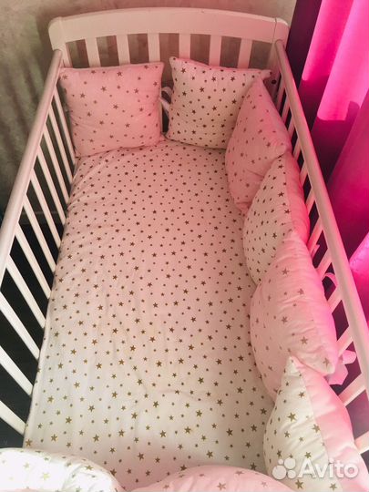 Детская кроватка с маятником и ящиком