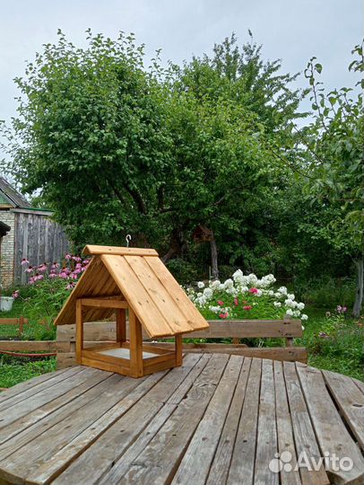 Кормушка для птиц из дерева