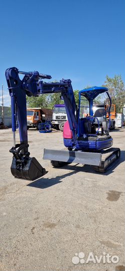Мини-экскаватор Komatsu PC38UU-3, 2011