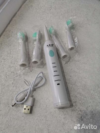 Электрическая Зубная щетка+ насадки новая