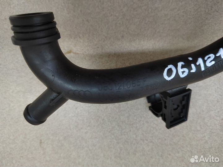 Трубка системы охлаждения VAG 1,8TSI 06J121065F