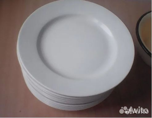 Тарелки белые d 20 см