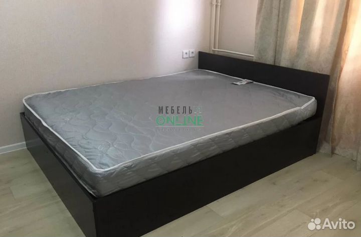 Кровать с матрасом