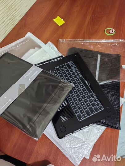 Чехол для macbook pro 16. Торг уместен