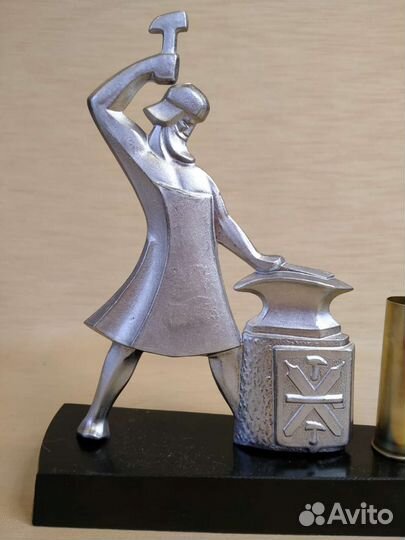 Сувенир настольный подставка кузнец Левша Тула