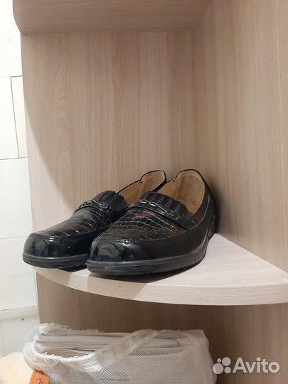 Женская обувь (сандалии лоферы, ботинки) 38 размер