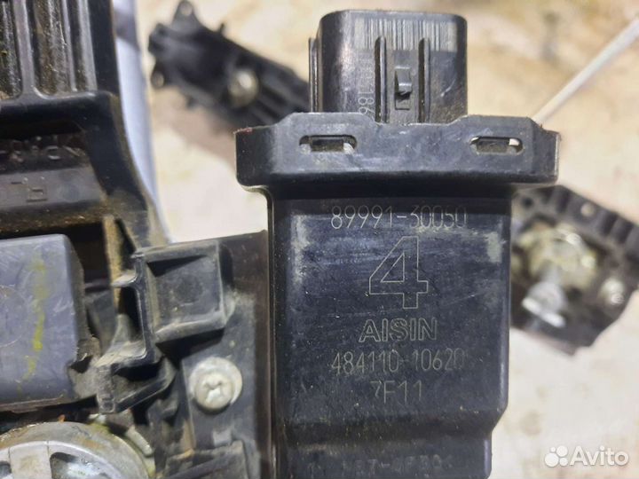 Ручка двери передняя левая Toyota corolla 150