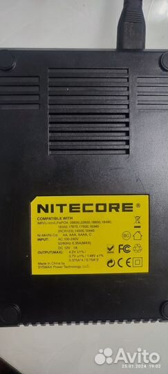 Зарядное устройство nitecore d4