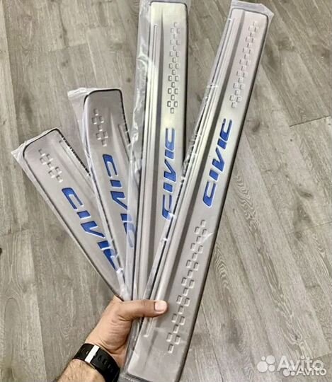 Накладки на пороги с загибом для Honda Civic 4D