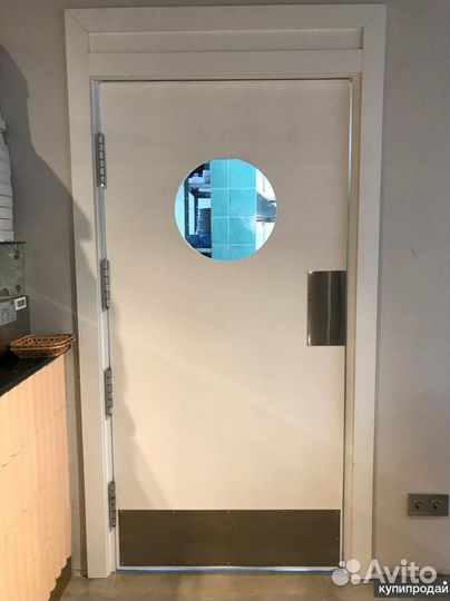 Двери в ресторан бар