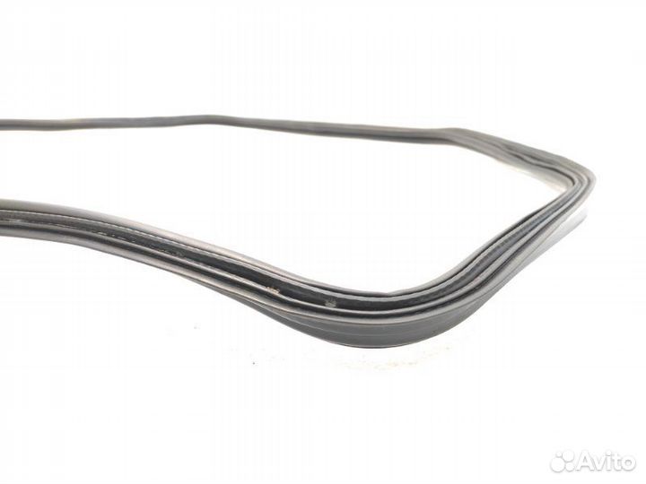 Уплотнительная резинка крышки багажника