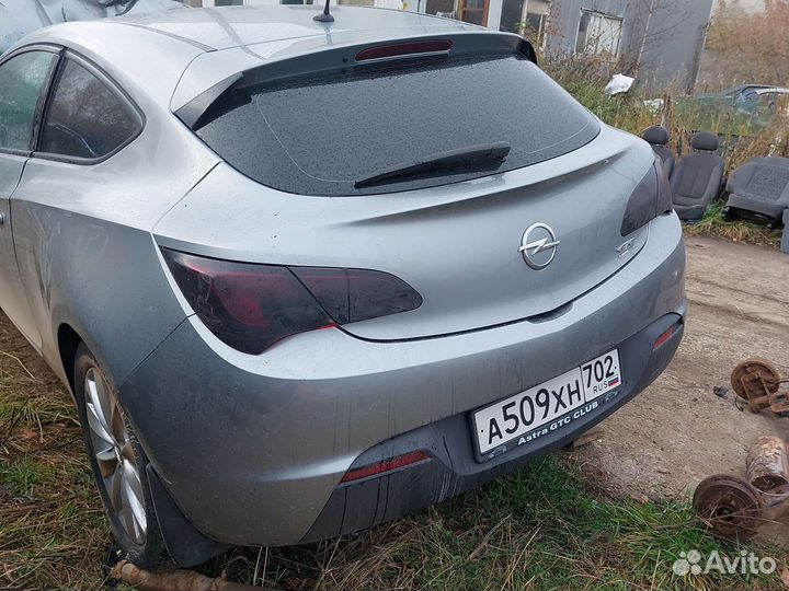 Крышка багажника Опель Астра J GTC