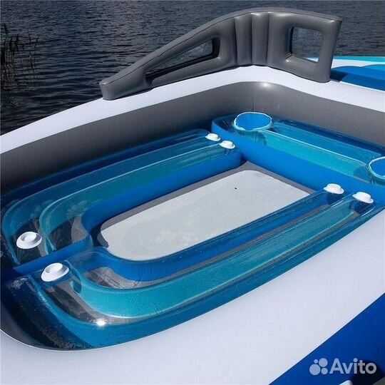 Надувная лодка плот, матрас на воде