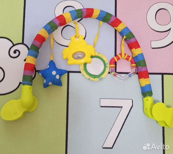 Дуга с игрушками в коляску