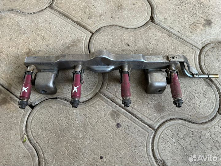 Топливная рампа с Форсунками Mazda 3 BK 2003-2009