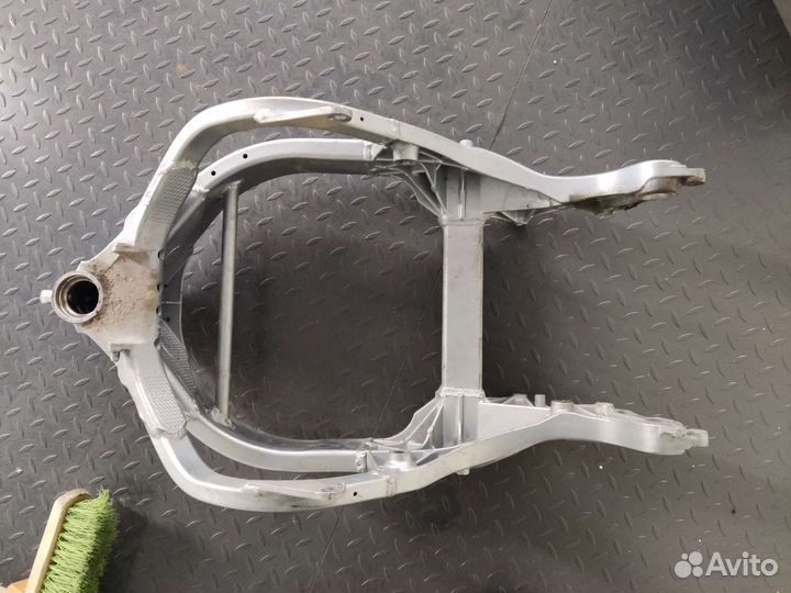 Рама Honda cbr f4