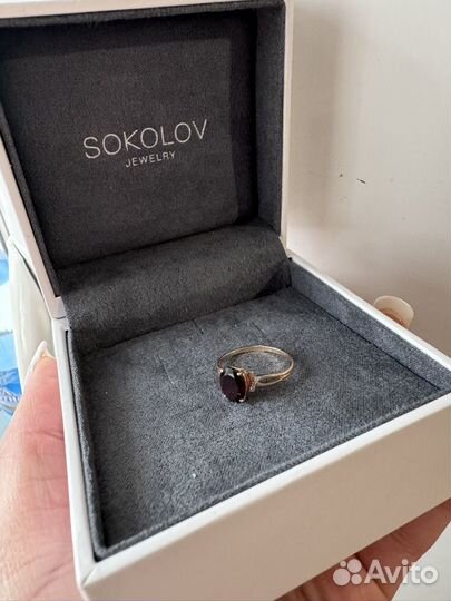 Золотое кольцо с гранатом