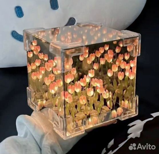 Светильник с тюльпанами