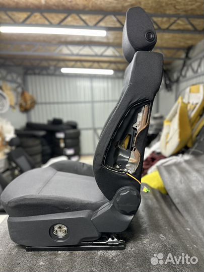 Передние сиденья