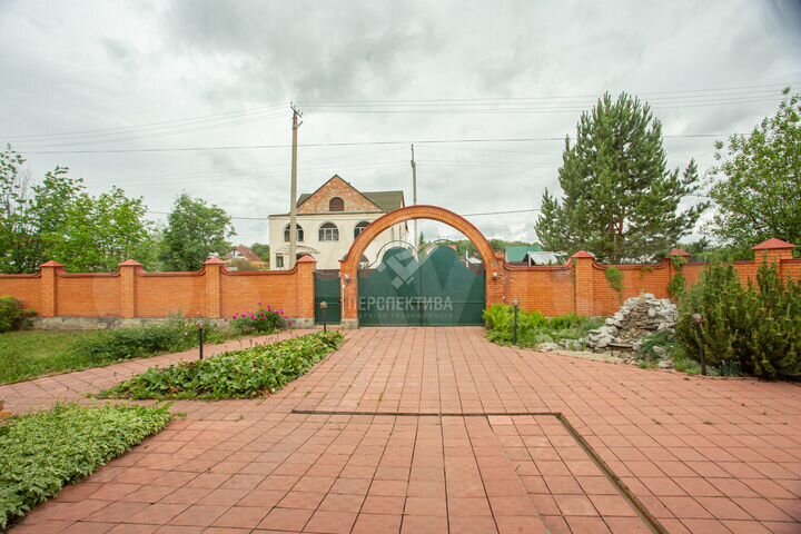 Коттедж 371,8 м² на участке 15 сот.