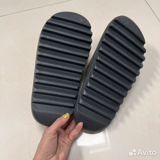 Adidas yeezy slide 42 размер