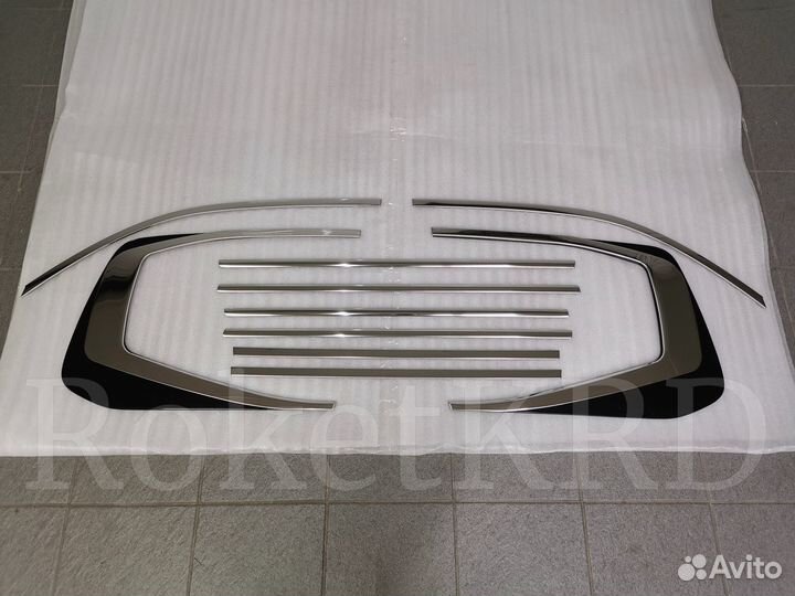 Накладки Toyota Land Cruiser 200 стиль 300