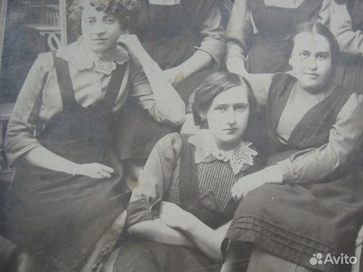 Антикварная фотография училище благородных девиц