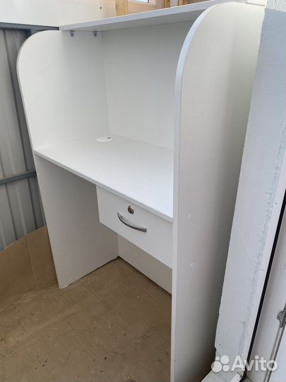 Стойка ресепшн