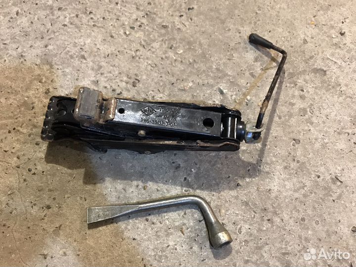 Домкрат винтовой