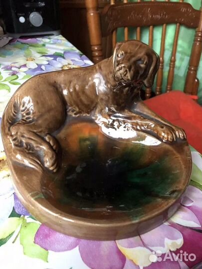 Пепельница фаянсовая с собакой