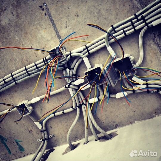 Электрик. Установка розеток. Услуги электрика