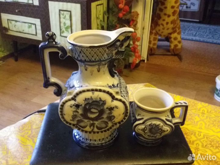Кувшин без крышки с чашкой гжель