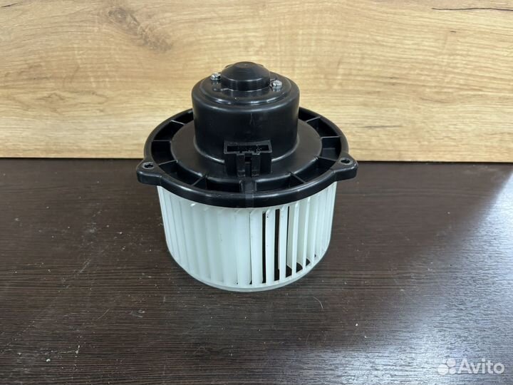 Вентилятор печки Toyota Land Cruiser 100