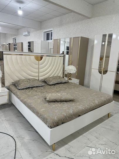 Спальный гарнитур