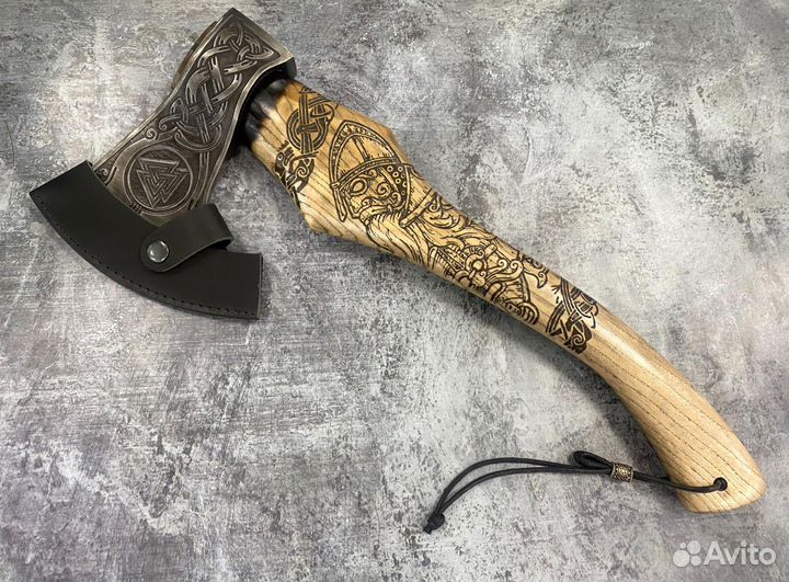Топор резной Валькнут, ручной работы