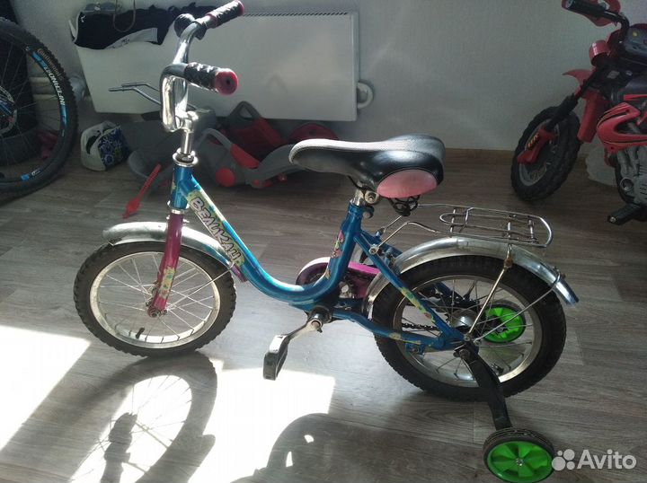 Детский велосипед с боковыми колесиками великан