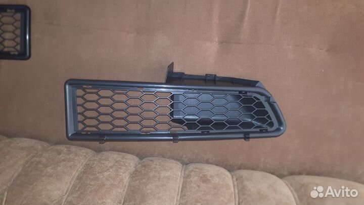Решетка в бампер правая/левая Рено Логан Фаза1
