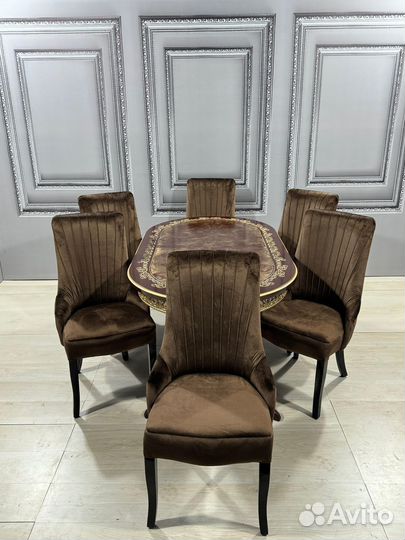 Стол и стулья