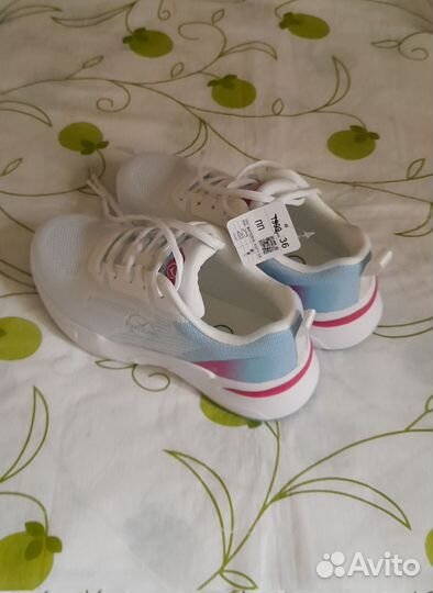 Кроссовки р.36