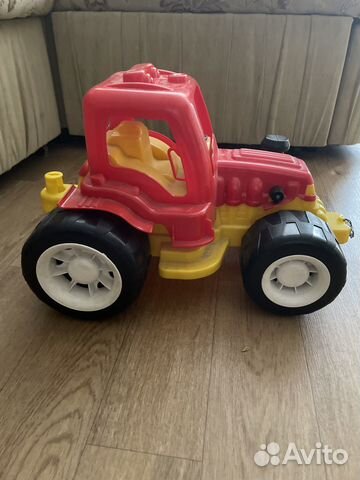 Трактор большой