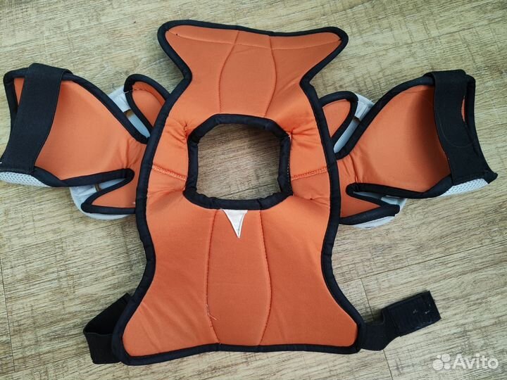 Нагрудник хоккейный