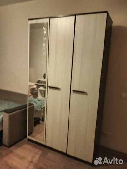 Шкаф с зеркалом