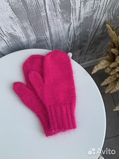 Варежки из пуха норки, ручная работа