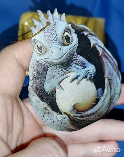 Акриловая подвеска в виде дракона с яйцом