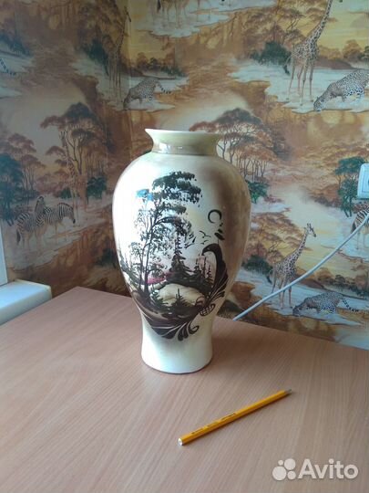 Большая керамическая ваза для цветов