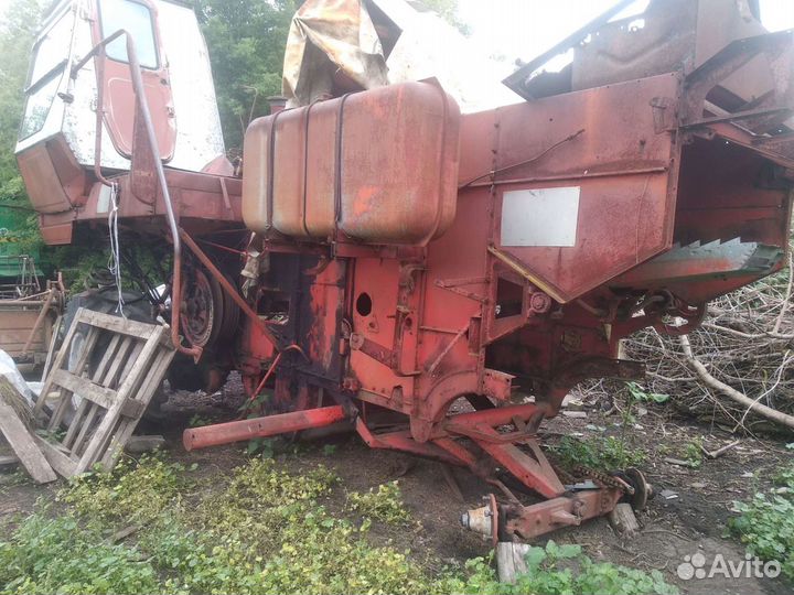 Комбайн Нива