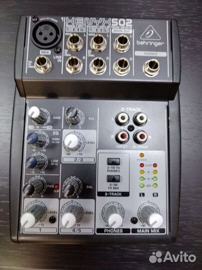 Микшерный пульт behringer