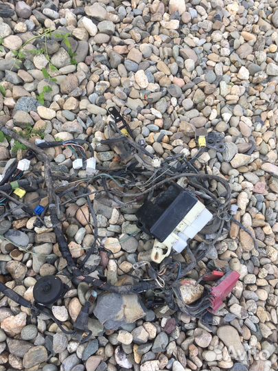 Toyota funcargo блок предохранттелей с проводкой