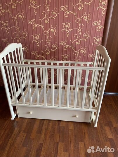 Кровать с маятником