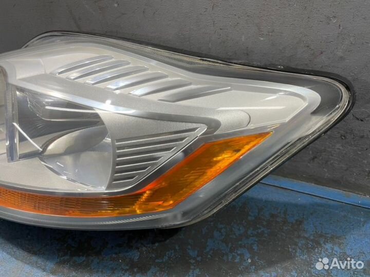 Фара галоген левая Ford Kuga CBV